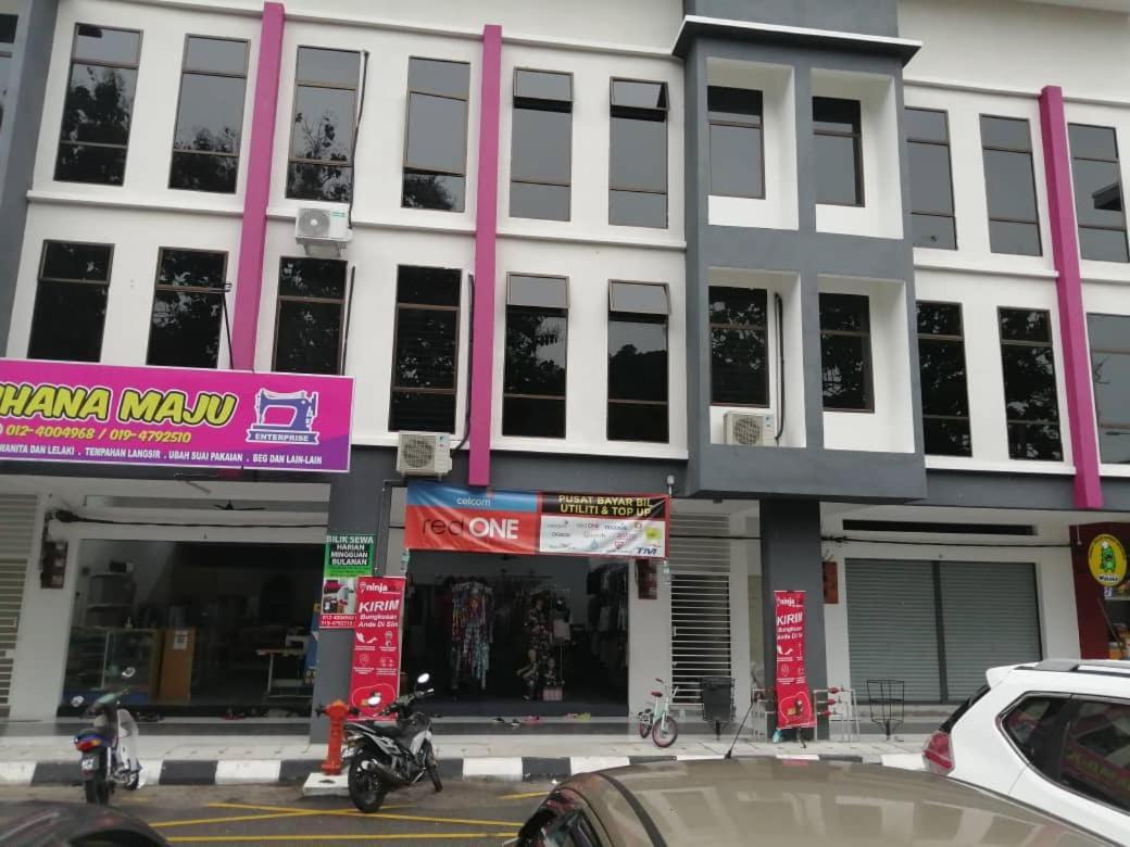 Hotel World Kids Fantasy Lumut Zewnętrze zdjęcie